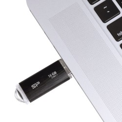Pendrive Silicon Power Blaze B02 16Gb Usb 3.1 Kolor Czarny (Sp016Gbuf3B02V1K)