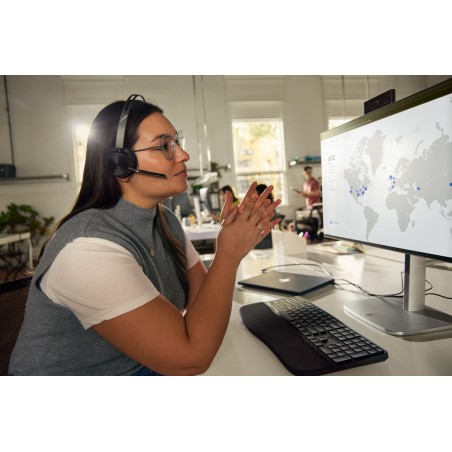Słuchawki Poly Voyager Focus 2-M Usb-C-C Headset Usb-C/A Adapter Charging Stand No Localization Retail Packaging